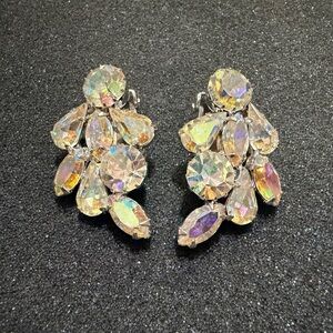 Vintage Weiss Aurora Borealis Crystal Clip On Earrings